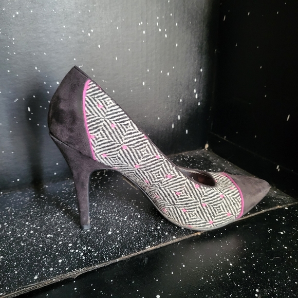 Lulu Townsend Black & White with Pink Highlights Heels (8) - Picture 2 of 8